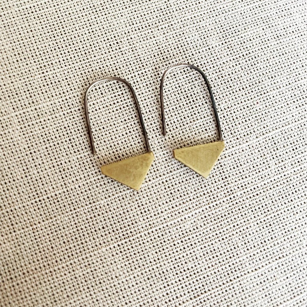 *HP* Claus Jewelry Petite Tri Hoops in Brass